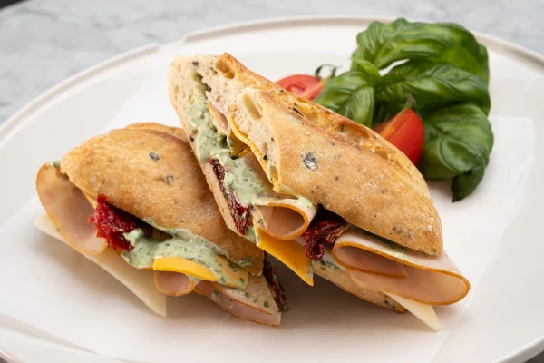 Hindi Fümeli Sandviç